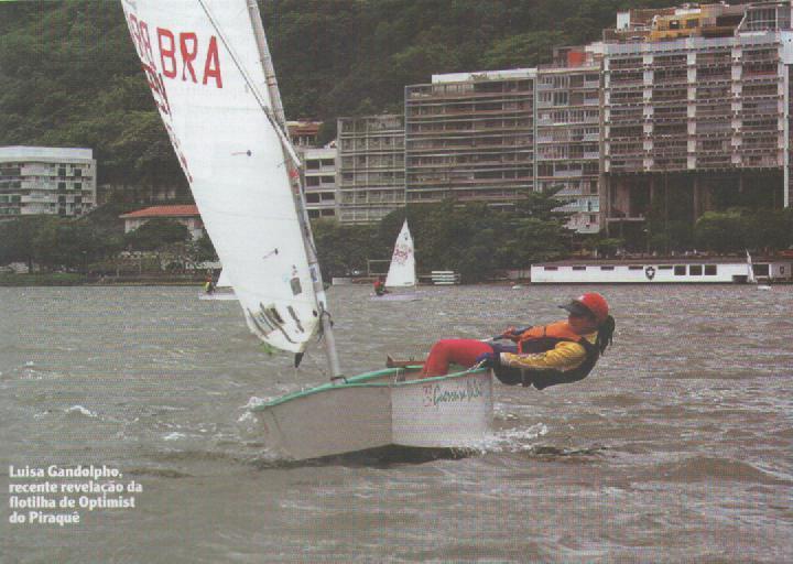 Luisa Gandolpho - Perfil Luisa Torres Homem Gandolpho, carioca, iniciou no esporte aos 8 anos, velejando na Lagoa Rodrigo de Freitas RJ no Clube Naval Piraquê.