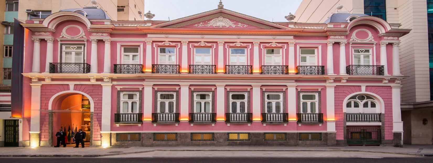 Os Hotéis Vila Galé Brasil Rio de Janeiro VILA GALÉ RIO DE JANEIRO 292 quartos 2 restaurantes VILA GALÉ 1 bar RIO DE JANEIRO 1 Clube de Saúde 5 Salas 292 de quartos reunião 2 restaurantes 1 bar 1