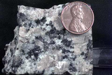 Rochas Félsicas ou Ácidas aquelas que são ricas em minerais silicáticos (SiO 2 ) como Feldspato, Quartzo, Biotita e Muscovita (Félsicas =