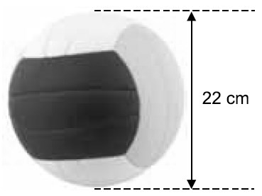 Utilizando e sabendo que todos os conjuntos coloridos têm a mesma área, é correto concluir que a área aproximada de todos os gomos amarelos dessa bola, em cm 2, é a) 495. b) 484. c) 472. d) 446.