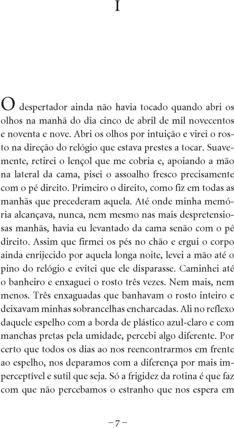 Suavemente, retirei o lençol que me cobria e, apoiando a mão na lateral da cama, pisei o assoalho fresco precisamente com o pé direito.