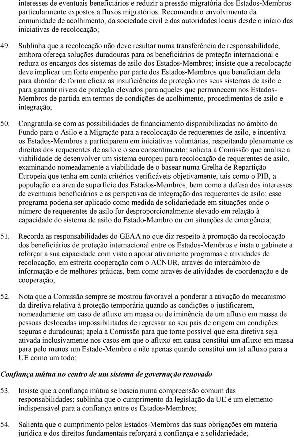 Sublinha que a recolocação não deve resultar numa transferência de responsabilidade, embora ofereça soluções duradouras para os beneficiários de proteção internacional e reduza os encargos dos