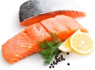 VITAMINA D Fontes: - Peixes de água salgada (salmão, sardinha) - Fígado - Gema