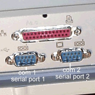 Barramento Serial Barramento externo Suporta apenas um dispositivo conectado. Usado para Mouse, Modem, impressoras mais antigas. A taxa de transferência é cerca de 115Kbps (Kilo bits por segundo).