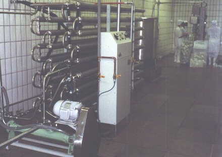 PASTEURIZADOR DE PLACAS Trocador de calor (Pasteurizador) tubular Era o mais frequentemente usado até o aparecimento do