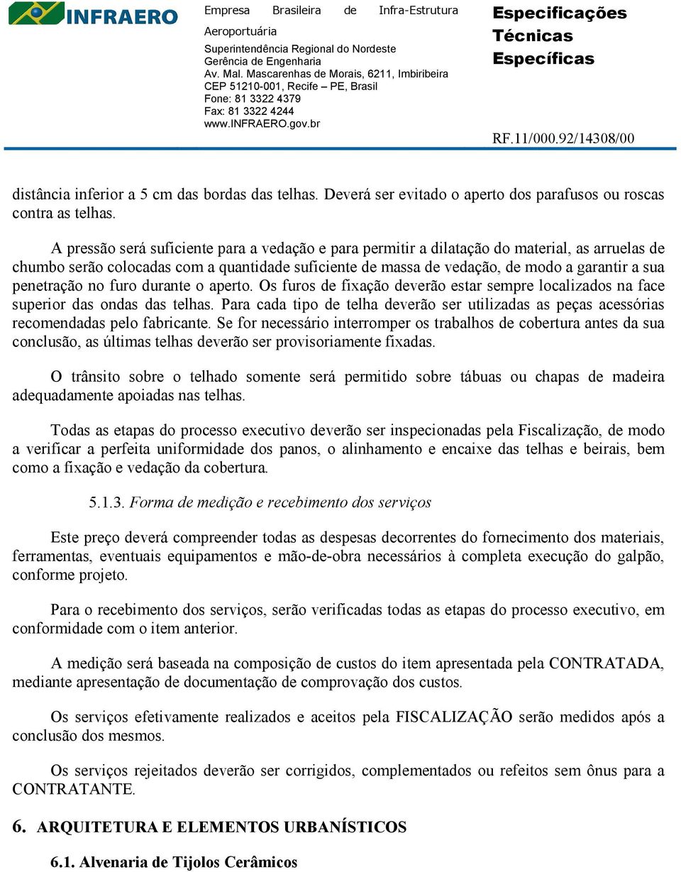 penetração no furo durante o aperto. Os furos de fixação deverão estar sempre localizados na face superior das ondas das telhas.