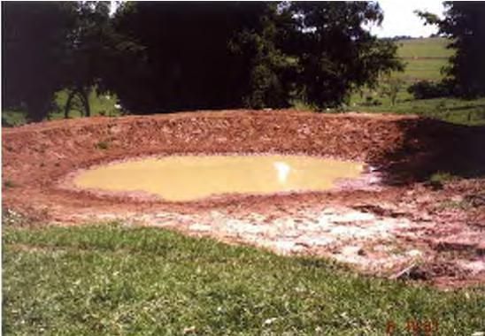 6. Bacias de retenção São dimensionadas de forma a receberem as águas da drenagem superficial (bueiros, bigodes, etc.
