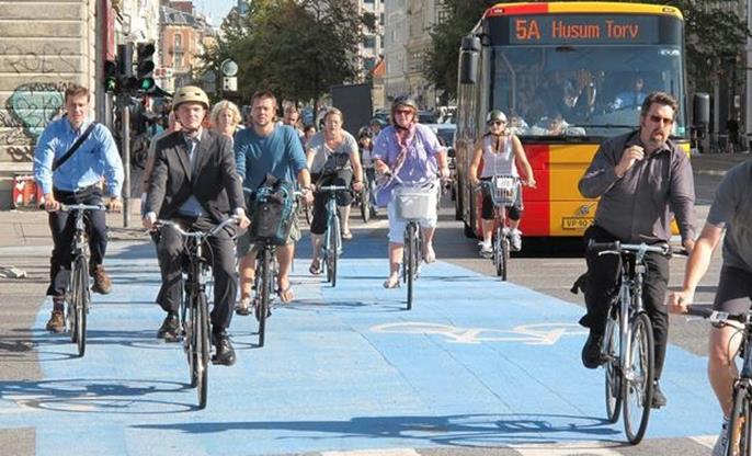 A cidade sustentável Em todo o mundo tem-se trabalhado sobre planos de desenvolvimento orientado pelo transporte (TOD),