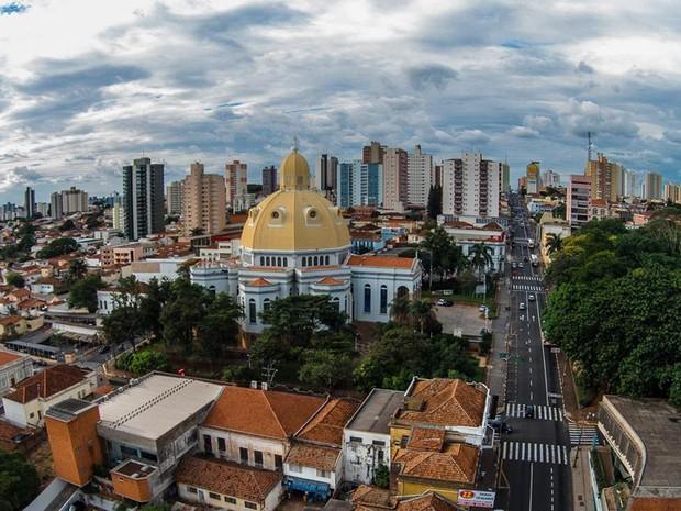 242.000 HABITANTES Complexo Regulador