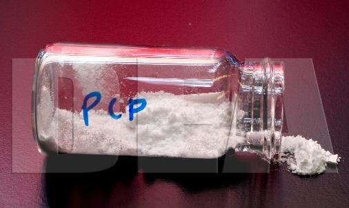 Drogas psicomiméticas 30 A fenciclidina (PCP, angel dust) foi desenvolvida no final da década de 50 para ser utilizada como um anestésico, mas seu