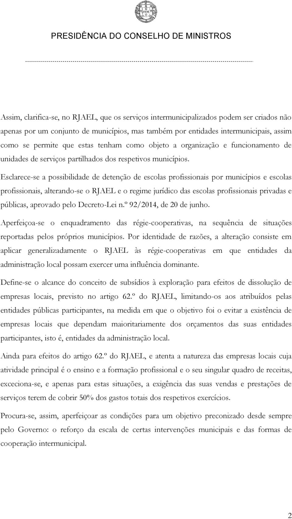 Esclarece-se a possibilidade de detenção de escolas profissionais por municípios e escolas profissionais, alterando-se o RJAEL e o regime jurídico das escolas profissionais privadas e públicas,