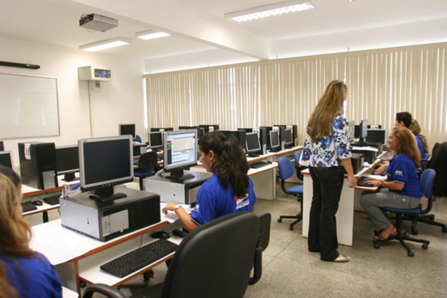 Meio: Portal do Holanda Editoria: -- Hora: 14h07 Data: 30/08/2016 AMAZONAS Sesc e Cetam oferecem 200 vagas para cursos profissionalizantes Manaus/Am - O Sesc AM, em parceria com o Cetam, Centro de