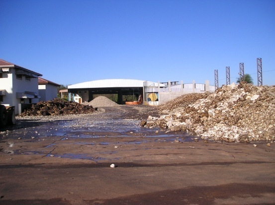 HEVEICULTURA COMO ALTERNATIVA AO Uso de agrotóxicos e manejo de efluentes O uso de fungicidas é uma prática empregada apenas em viveiros, jardins clonais e no controle das doenças de painel da