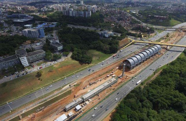 Linha 2 Concepção Obras faseadas devido à interferência com o meio urbano, avenidas com tráfego intenso; Execução durante a madrugada para evitar impacto no viário; 7 passagens inferiores no Complexo