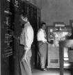 Os primeiros grandes (ENORMES) computadores von Neumann (1945 a 1950), não é um computador mas é um marco na história destes porque desenvolveu a lógica dos circuitos, os conceitos de programa e