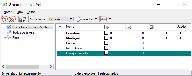 Na caixa de diálogo Importar Coordenadas, busque o arquivo Estaqueamento.csv na pasta Cálculo de Volume por Seções. Defina Ponto como o Separador decimal e Tabulação como o Separador de campos.