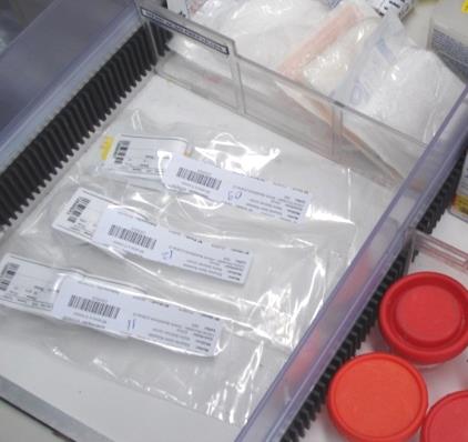 Preparo de Medicamentos Acondicionamento - Armazenamento Em sacos plásticos identificados por paciente ressaltando o horário e