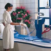 Miranti 7 Facilitar a vida A construção monobloco da maca de banho Miranti apresenta grandes benefícios de higiene. Este conceito simples torna a limpeza mais fácil e rápida.