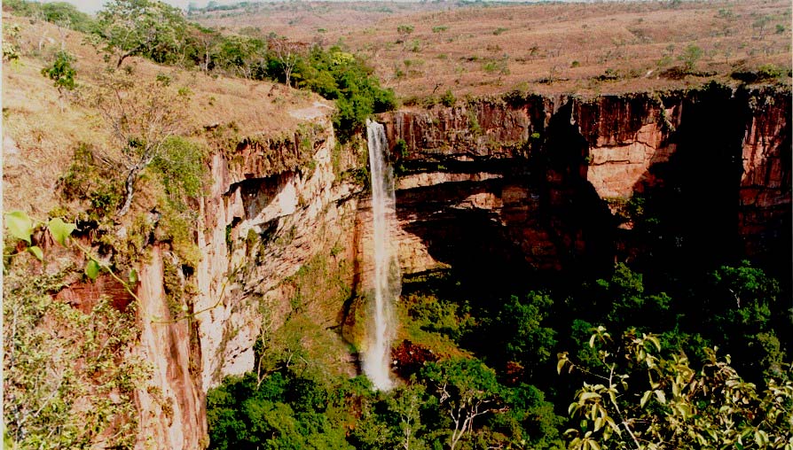 Escarpas da borda dos