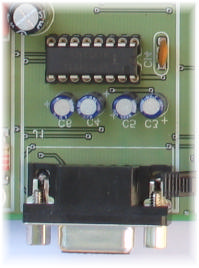 Interface serial: A Placa de Desenvolvimento UTP 128-84 possui uma interface de comunicação serial padrão RS-232C que permite o desenvolvimento de sistemas digitais com comunicação serial com