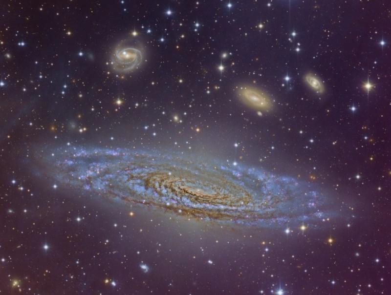 Formação das Galáxias O primeiro fator é o momento angular (quantidade de momento giratório) as nuvens