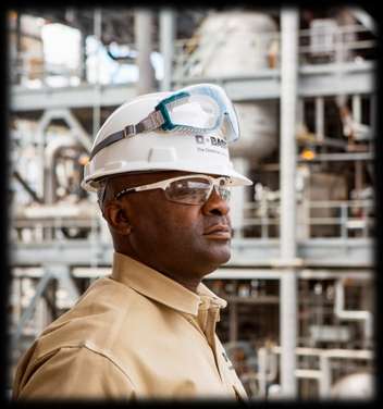 BASF We create chemistry Nós transformamos a química Nossos produtos químicos são usados em quase todas as indústrias; Nós combinamos sucesso econômico, responsabilidade social e