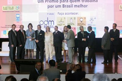 REDE MUNICIPAL DE BIBLIOTECAS ESCOLARES DE CURITIBA Vencedora do 3º Prêmio ODM Brasil 2010 Categoria - Governos Municipais Prêmio do Governo Federal e ONU de incentivo