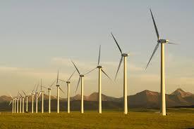 Força dos ventos A primeira turbina eólica comercial ligada à rede elétrica pública foi instalada em 1976, na Dinamarca. Atualmente, existem mais de 30 mil turbinas eólicas em operação no mundo.