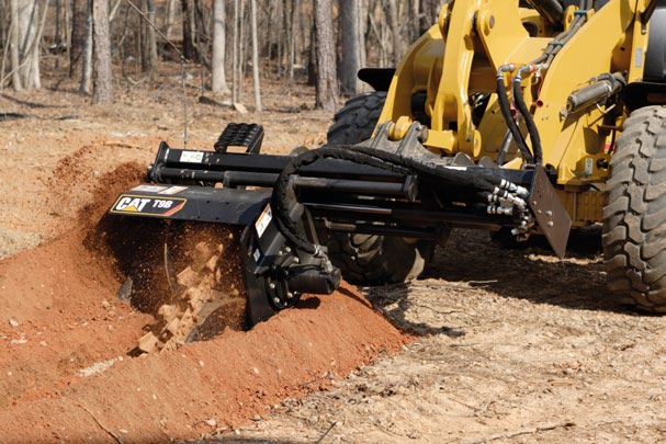 A Ferramenta Certa para o Trabalho Aumente a versatilidade da máquina com a ampla gama de caçambas, garfos e ferramentas de trabalho Cat com acionamento hidráulico.