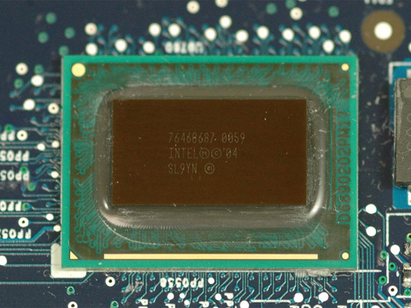 Passo 17 O processador é um 1.0 GHz Intel Pentium M com 2MB de cache L2, soldada à placa lógica.