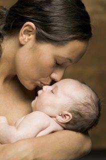A TCC na Atenção Mãe-Bebê: As crenças maternas influenciarão diretamente no desenvolvimento emocional do RN.