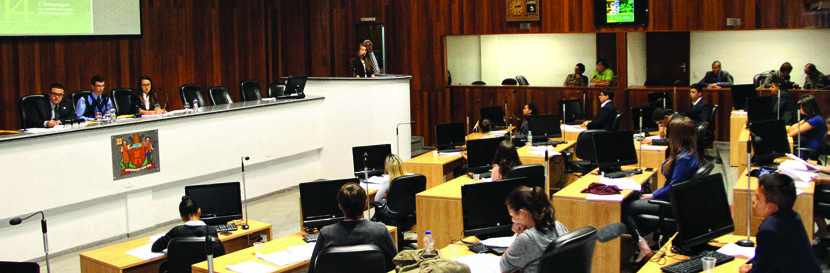 O que é e como participar? O Parlamento Estudantil possibilita aos estudantes o exercício da cidadania, por meio da vivência do processo legislativo na Câmara Municipal de Mogi das Cruzes.