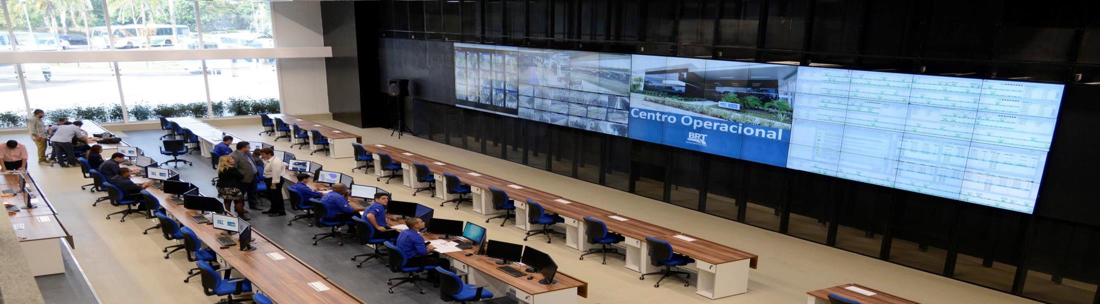 Tecnologia Operação conectada No Centro de Controle Operacional estão os olhos e cérebro do sistema BRT, garantindo