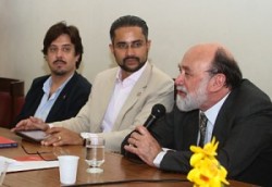 Bolívar Lamounier em sua palestra no seminário.