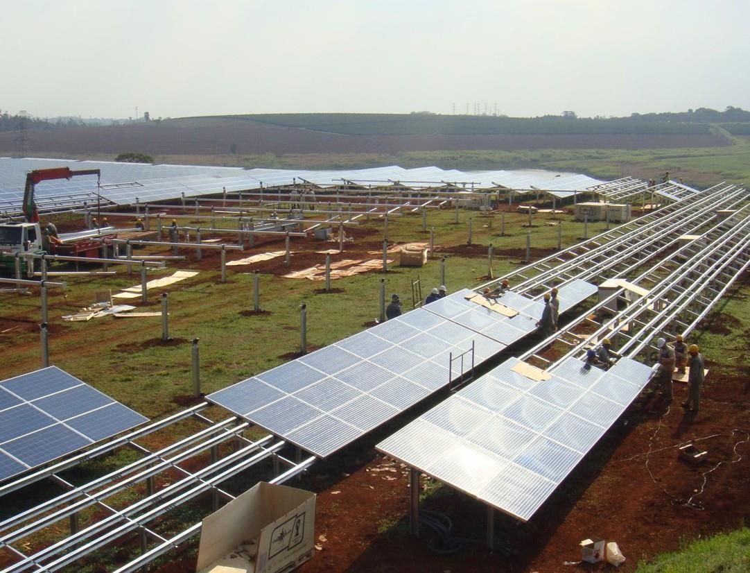 Plantas fotovoltaicas Montagem mecânica do painéis Visão geral da implantação Visão geral da