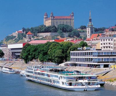 Novos Estados-Membros da União Europeia República Checa Capital: Praga Superfície total: 79 000 km² População: 10,3 milhão Moeda: Coroa checa