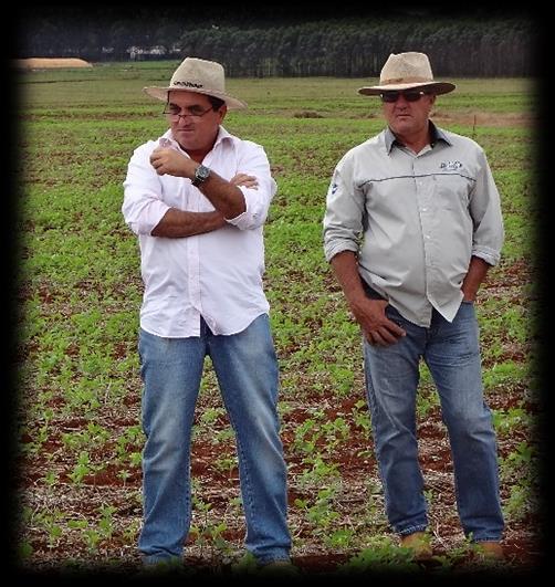 Foto 11. Luiz Sergio Raiter produtor de algodão (a direita) e Marcio gerente Faz. Cachoeira em São Gabriel do Oeste (a esquerda).