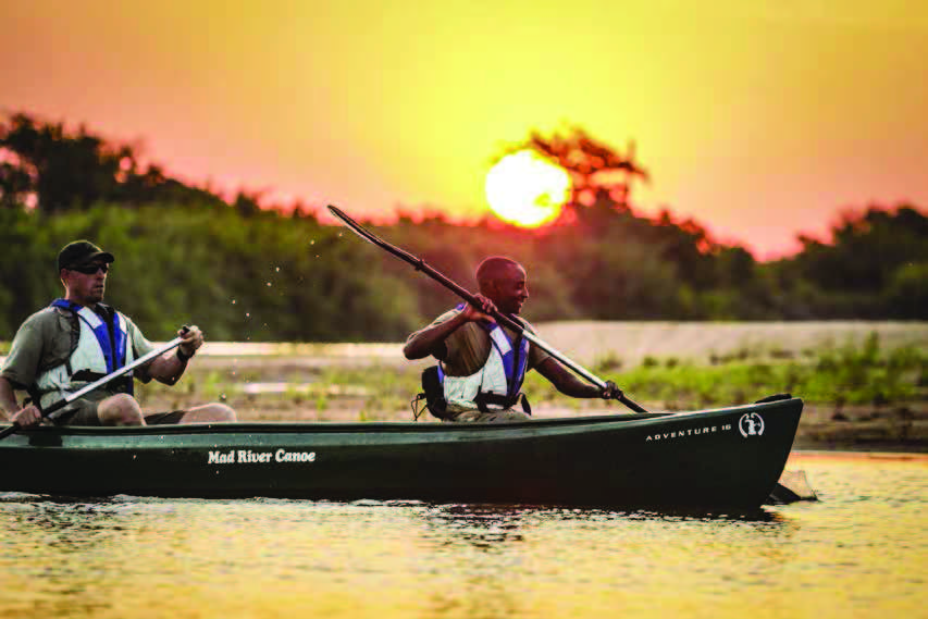 Safaris de Canoa Venha connosco num Safari de canoa pelo Rio Pungué. nas águas navegáveis da Gorongosa.
