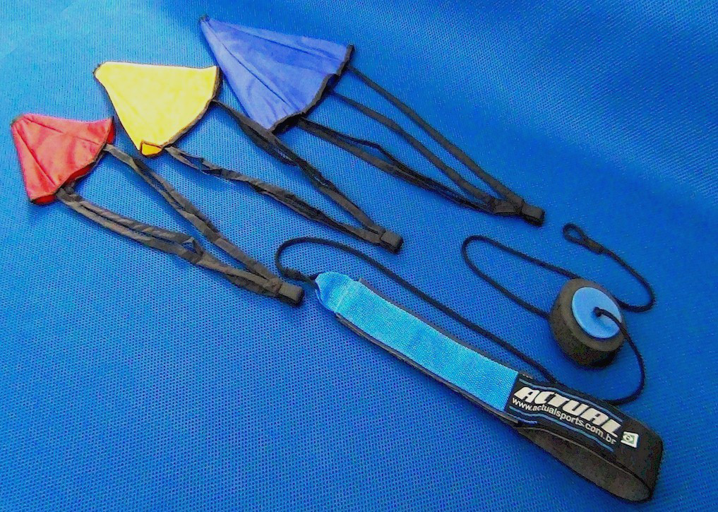 Catálogo 2015 - Acessórios para Treinamento Aquático Paraquedas de Natação em Tecido Com 3 Diferentes Cargas de Resistência Mais uma alternativa para treinamento de natação dinâmico.