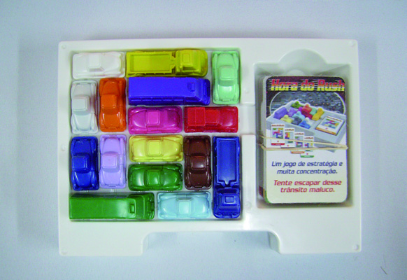 Componentes dos Jogos por ordem alfabética Jogo Peças Quant. Nº da caixa de transporte Formas e Cores - Tabuleiro quadriculado - 84 peças ( azul, amarelo, vermelho e verde) 0 0.