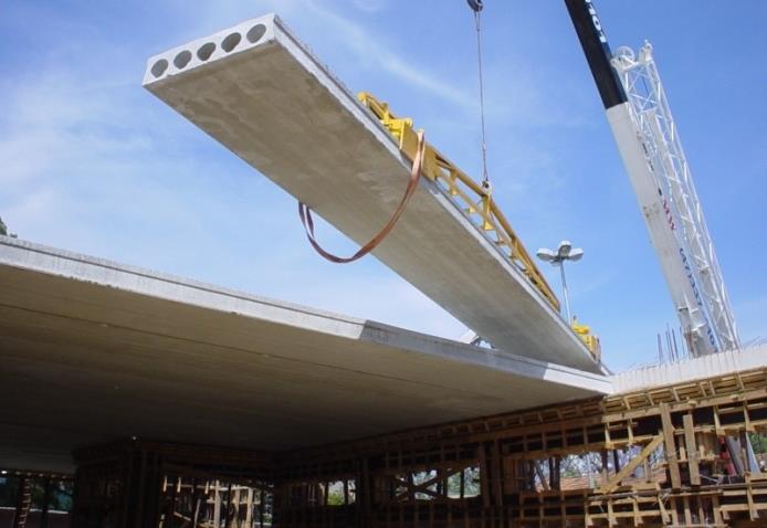 também na mesa superior. O concreto utilizado para a produção das lajes é executado com cimentos de alta resistência inicial.