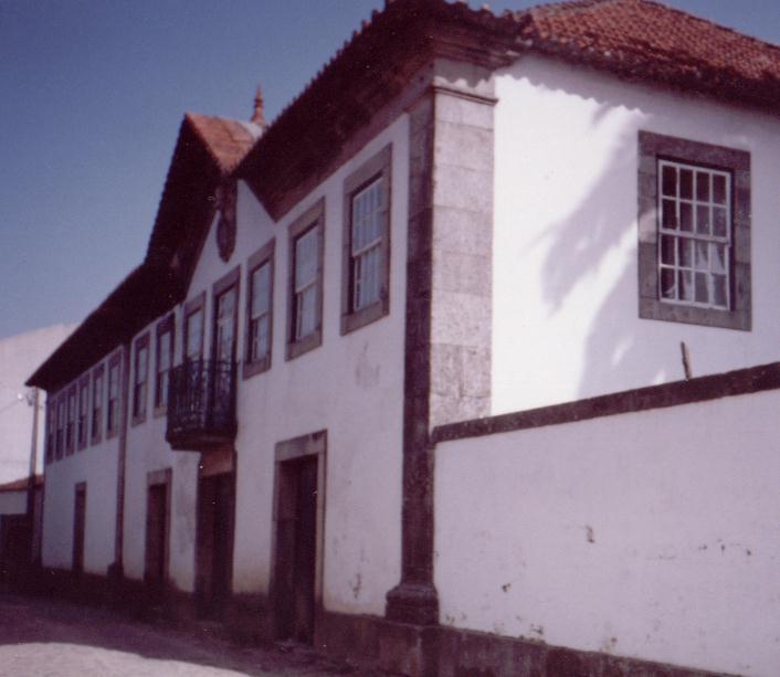 Castedo do Douro Localização População Residente Área Freguesia que dista 6 km de Alijó, situada muito perto da margem direita do Douro, na parte sul do concelho.