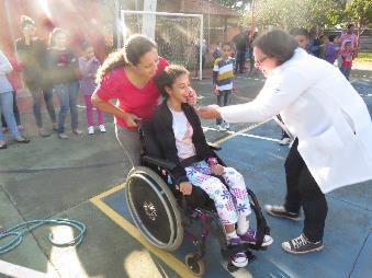 3 OBJETIVO GERAL Promover a inclusão escolar e social de crianças e adolescentes com deficiência e/ou necessidades educacionais especiais. 3.