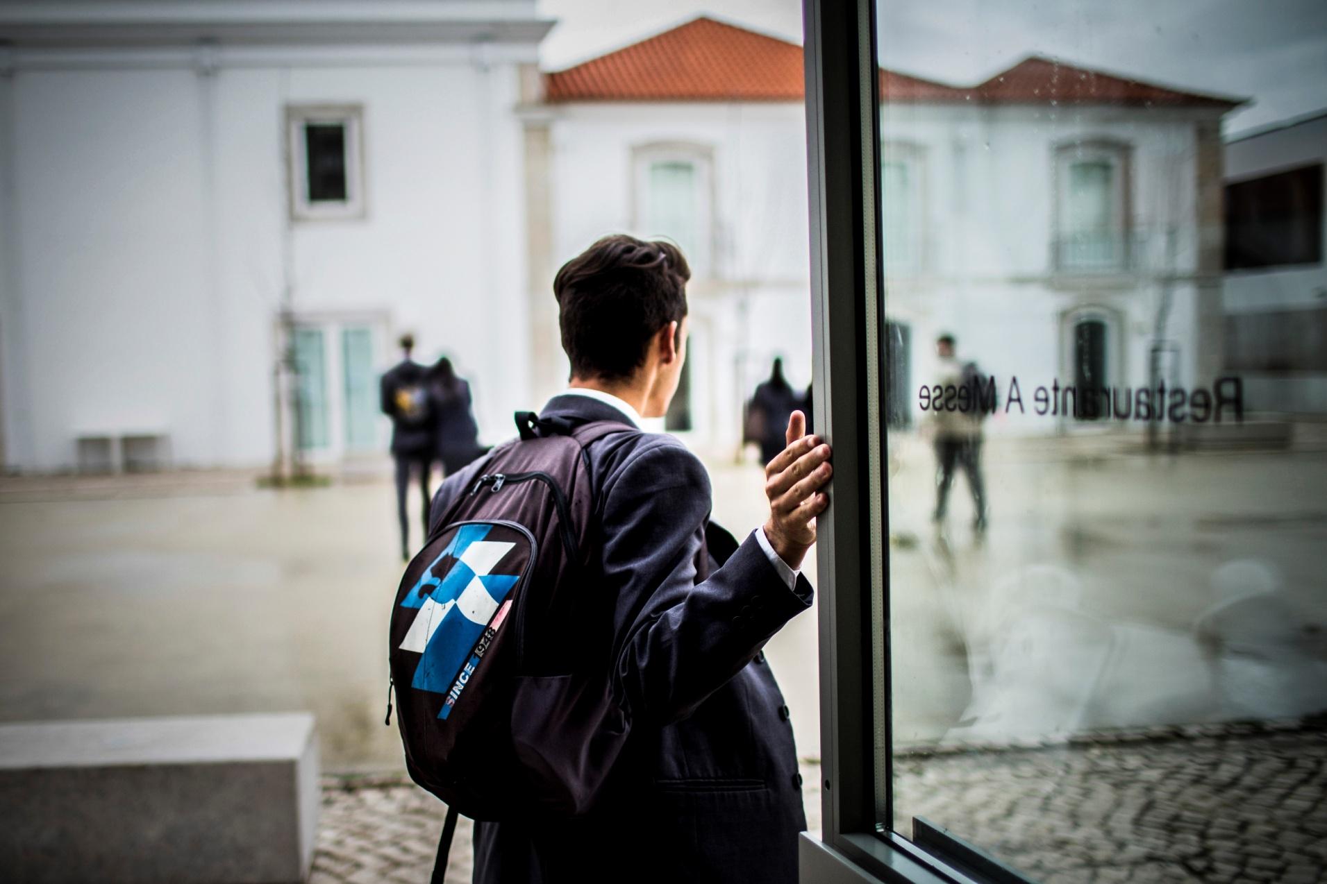 NOTAS FINAIS I. Escassez de RH qualificados no Turismo II. Necessidade de dignificação e valorização remuneratória das profissões do Turismo III.