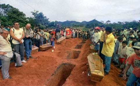 Questão agrária: conflitos, atuação do MST e o maior nº de famílias assentadas até o final de seu governo; Emenda à reeleição = 2º mandato; Massacre de Eldorado dos Carajás-PA, 1996