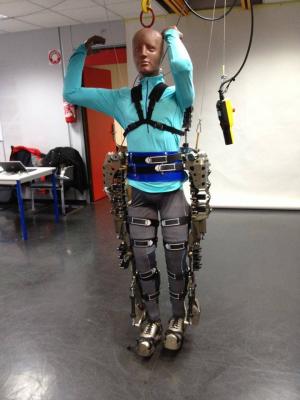 Miguel Nicolelis faz últimos testes com exoesqueleto para Copa do Mundo O neurocientista brasileiro Miguel Nicolelis está à frente do projeto do \'robô\' que possibilitará que um brasileiro com