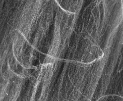 2)Caracterização: Os nanotubos recolhidos são levados ao MEV do (DCMM e no IME) e no microscópio Raman (utilizando um laser de 473 nm) do Dep. de Física da PUC-RIO.