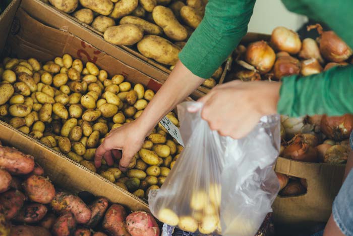 Como foi observado anteriormente, o aumento da consciência do consumidor sobre os impactos sociais, econômicos e ambientais é necessário para a redução dos altos níveis de PDAs.