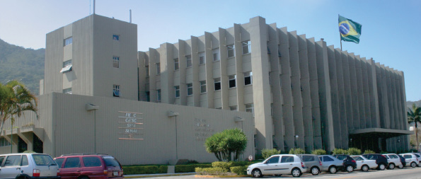 REALIZAÇÕES A NOVA SEDE NO ITACORUBI. O crescimento da FIESC também se reflete na necessidade de ampliar suas próprias instalações. Em 1983, a entidade inaugura sua nova sede, no bairro do Itacorubi.