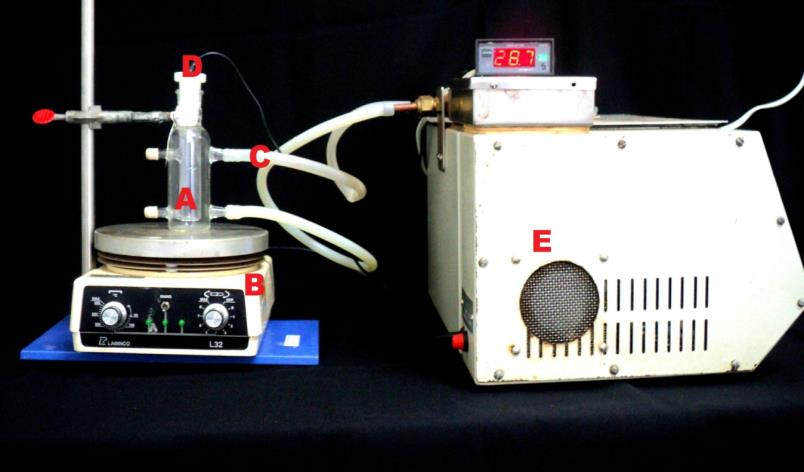 2. MATERIAL E MÉTODOS Para a realização dos experimentos foram utilizados: ureia com pureza de 99,5% (Nuclear) e etanol com pureza de 95% (Vetec).